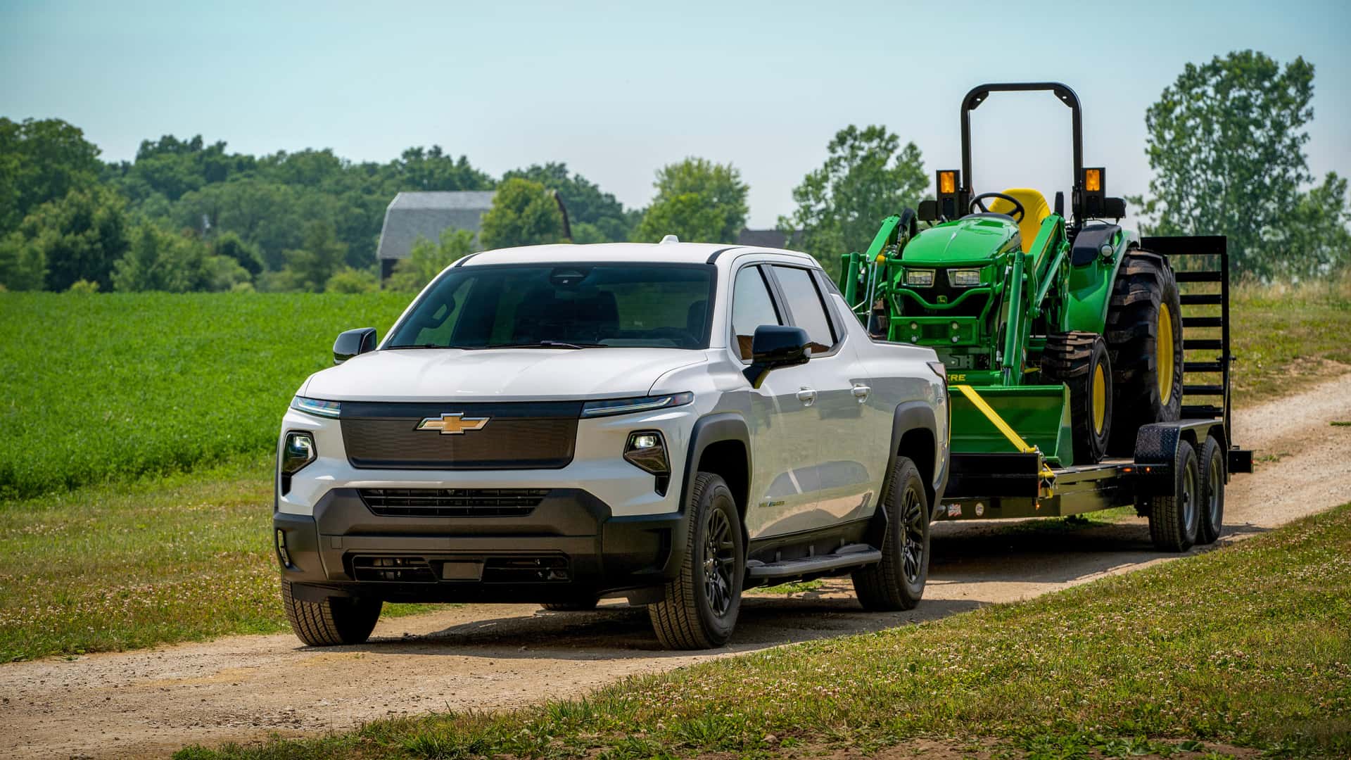 new energy pickup 2024 Chevrolet Silverado EV with impressive 450miles EPA Range working at 10000lb towing capact
