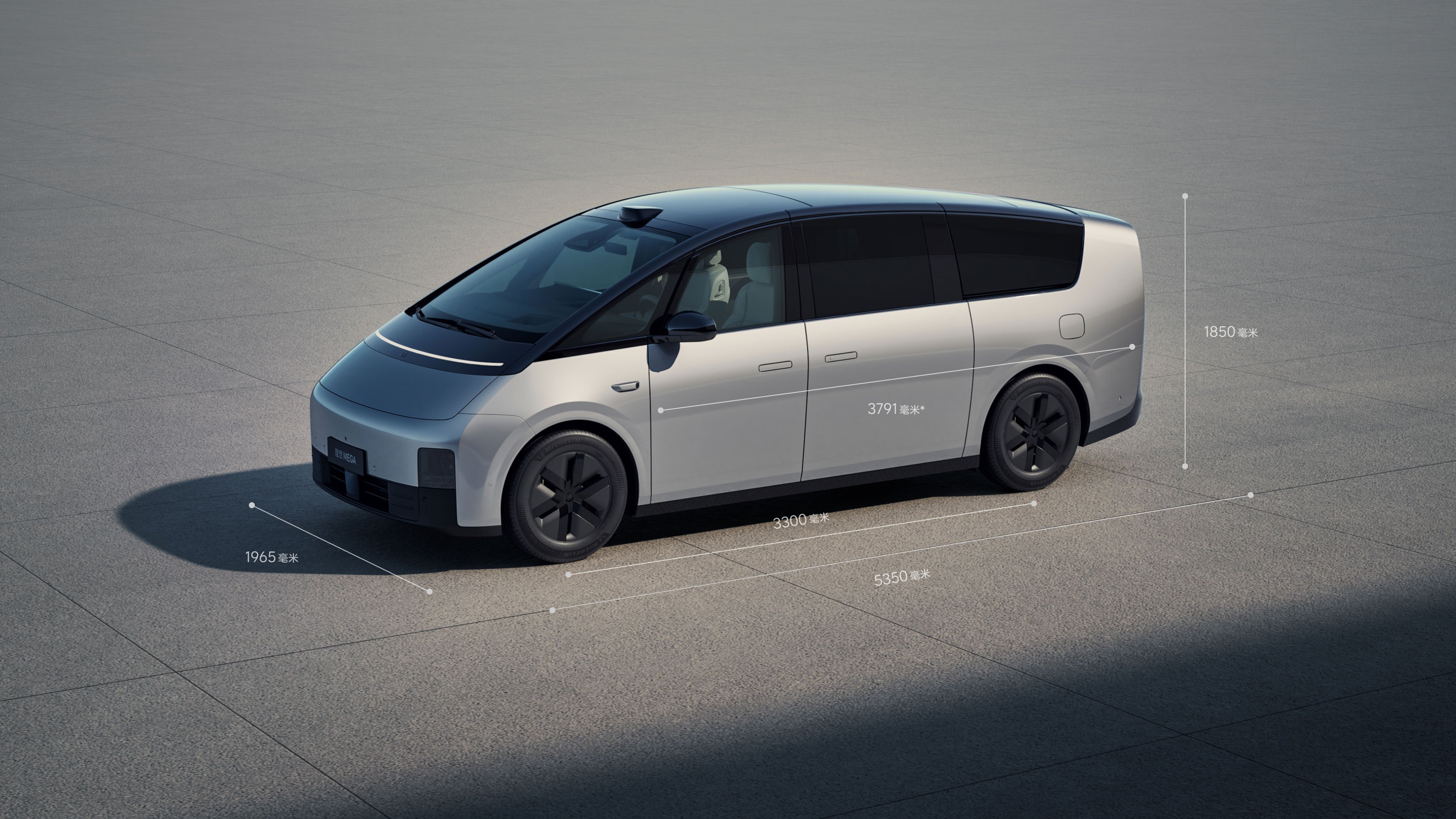 5350x1965x1850mm Electric Power MPV 5 Door 7 Seaters Li Xiang Mega 4WD New Energy Auto EV Car