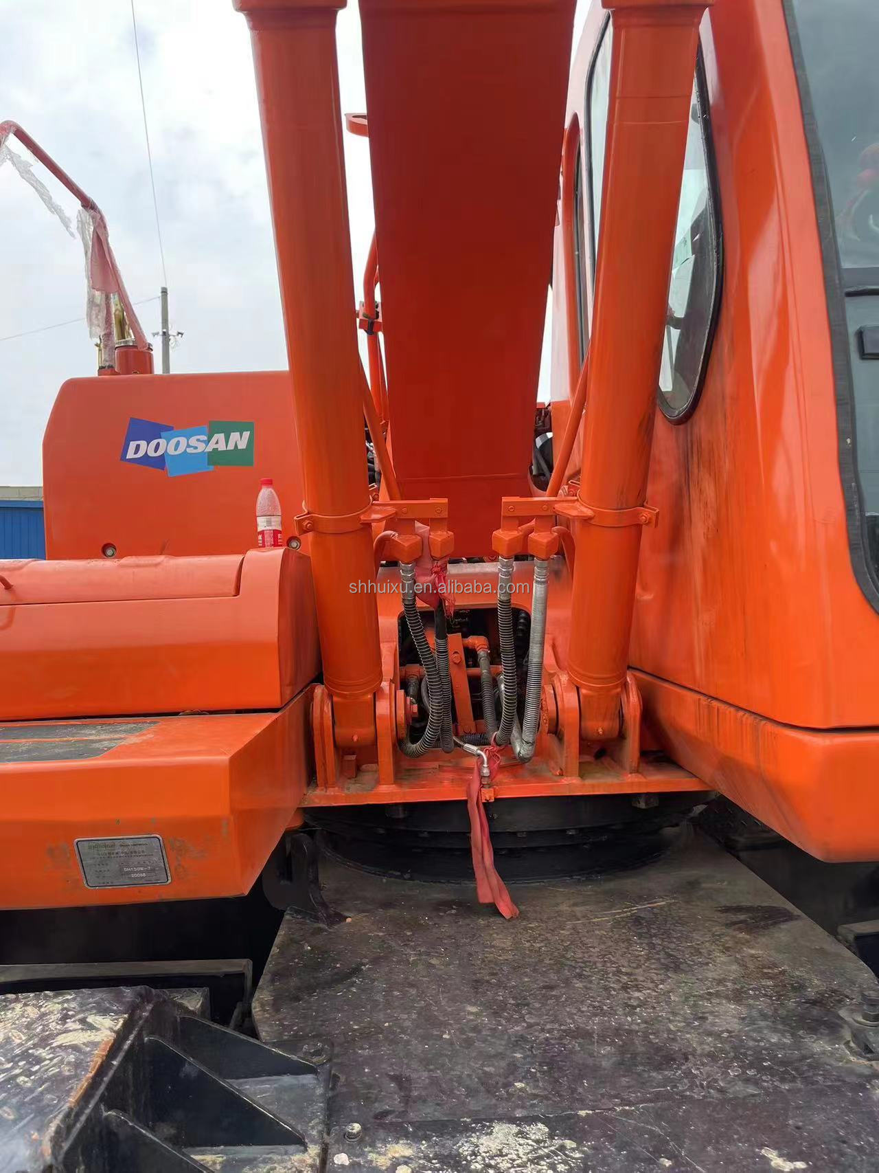 China wheeled excavator Doosan 150 second hand excavator heavy machine large excavator