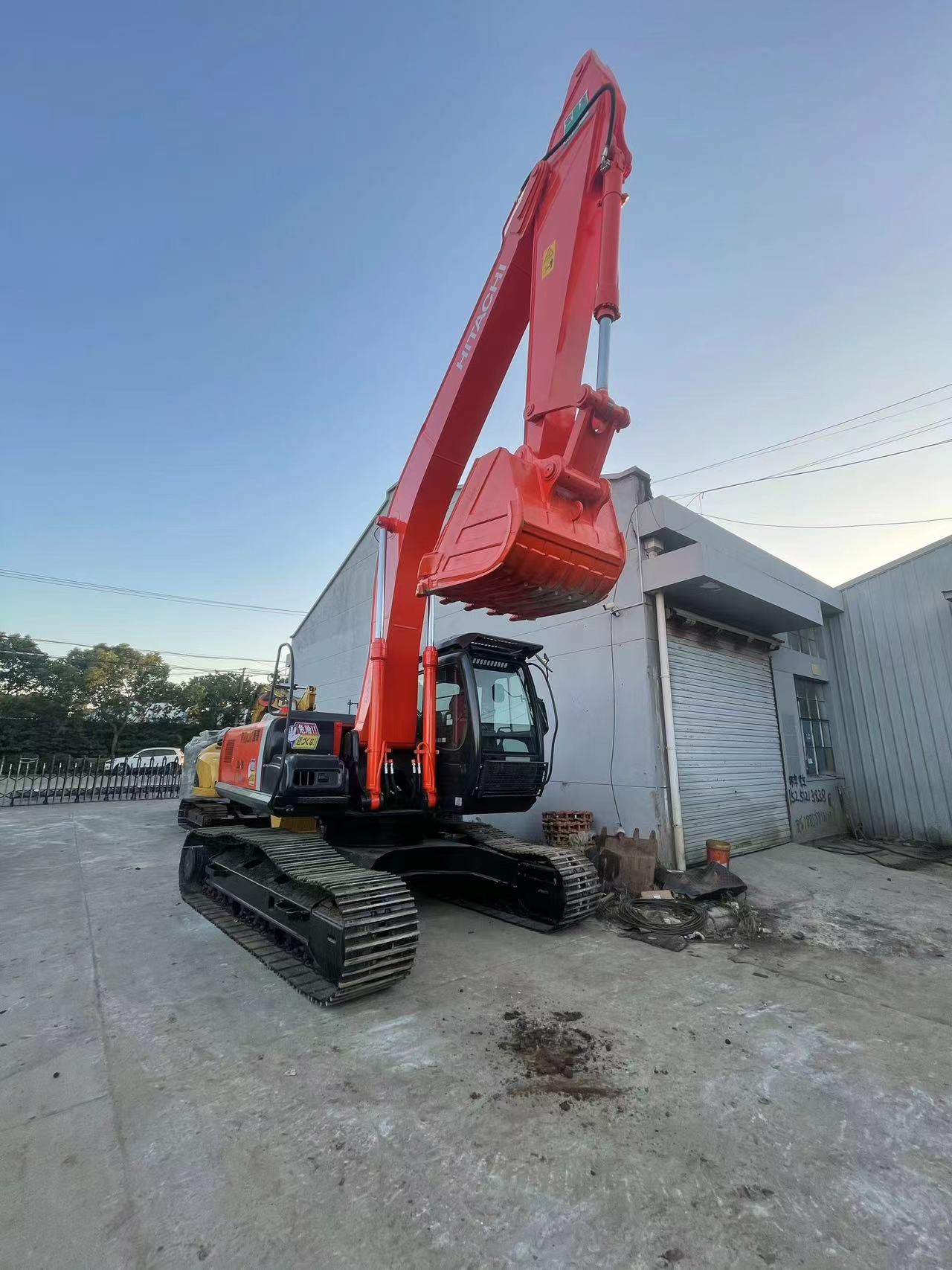 Used big crawler excavator Hitachi 240 digger with excellent performance heavy machine large excavator for sale welcome to ask