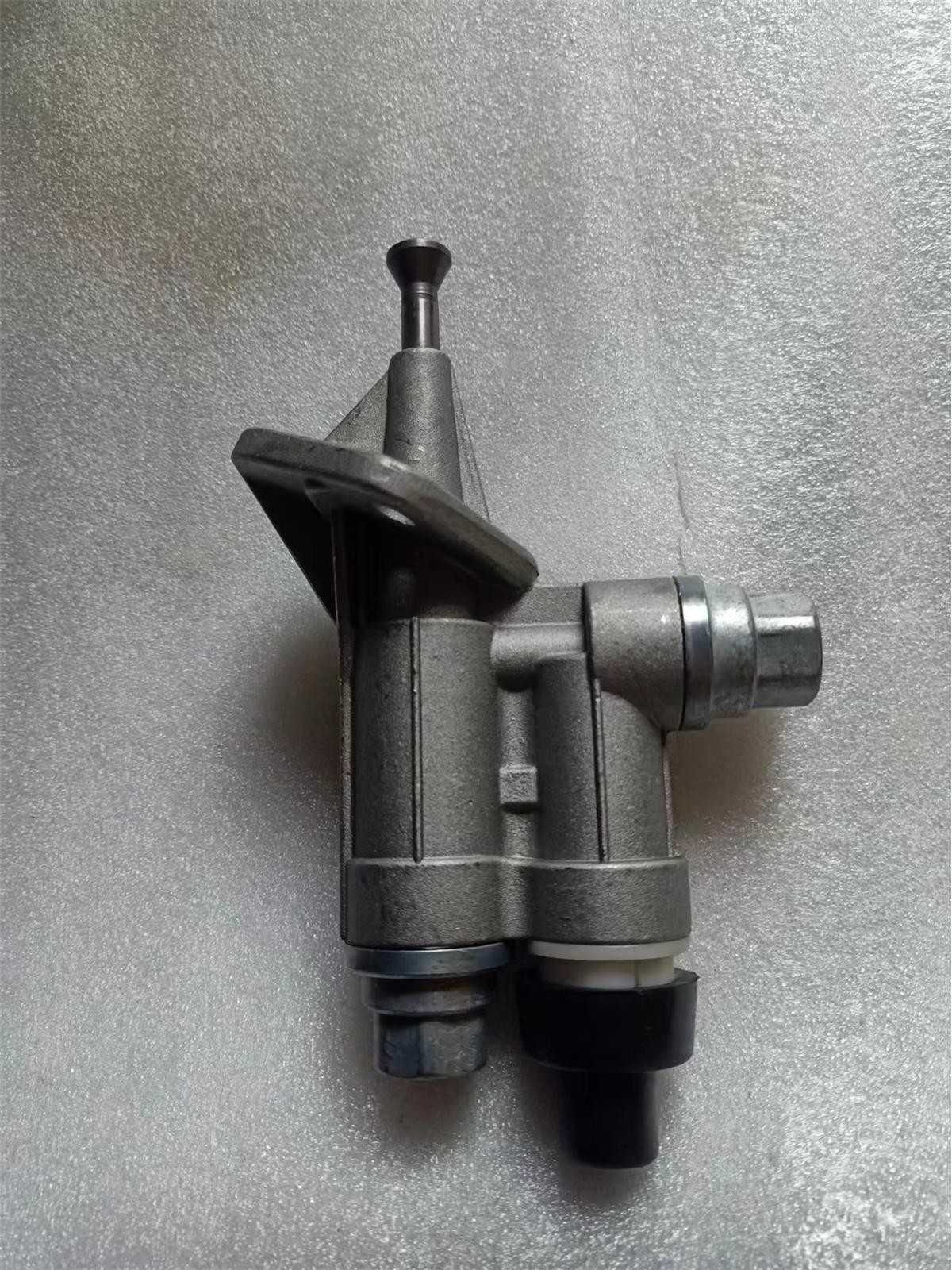 Excavator 6BT Engine Parts Fuel Transfer Pump 4937767 1106N1-010