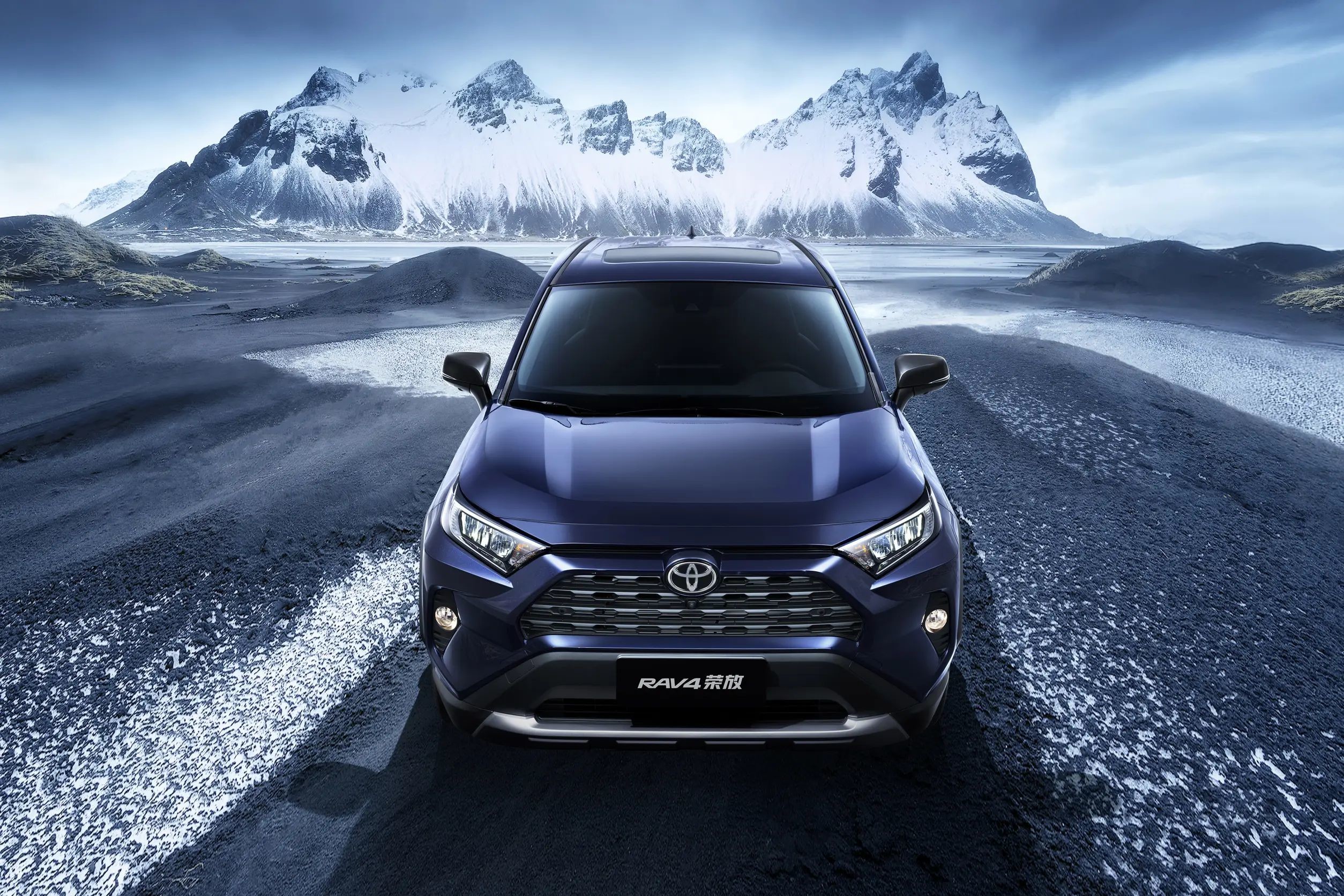 Compact Toyota Petrol Car SUV Toyota RVA4 Car 5 Seating Capacity