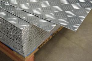Quality 5052 5 Bars Aluminum Checker Sheet Plate Used For Non Slip Staircase wholesale