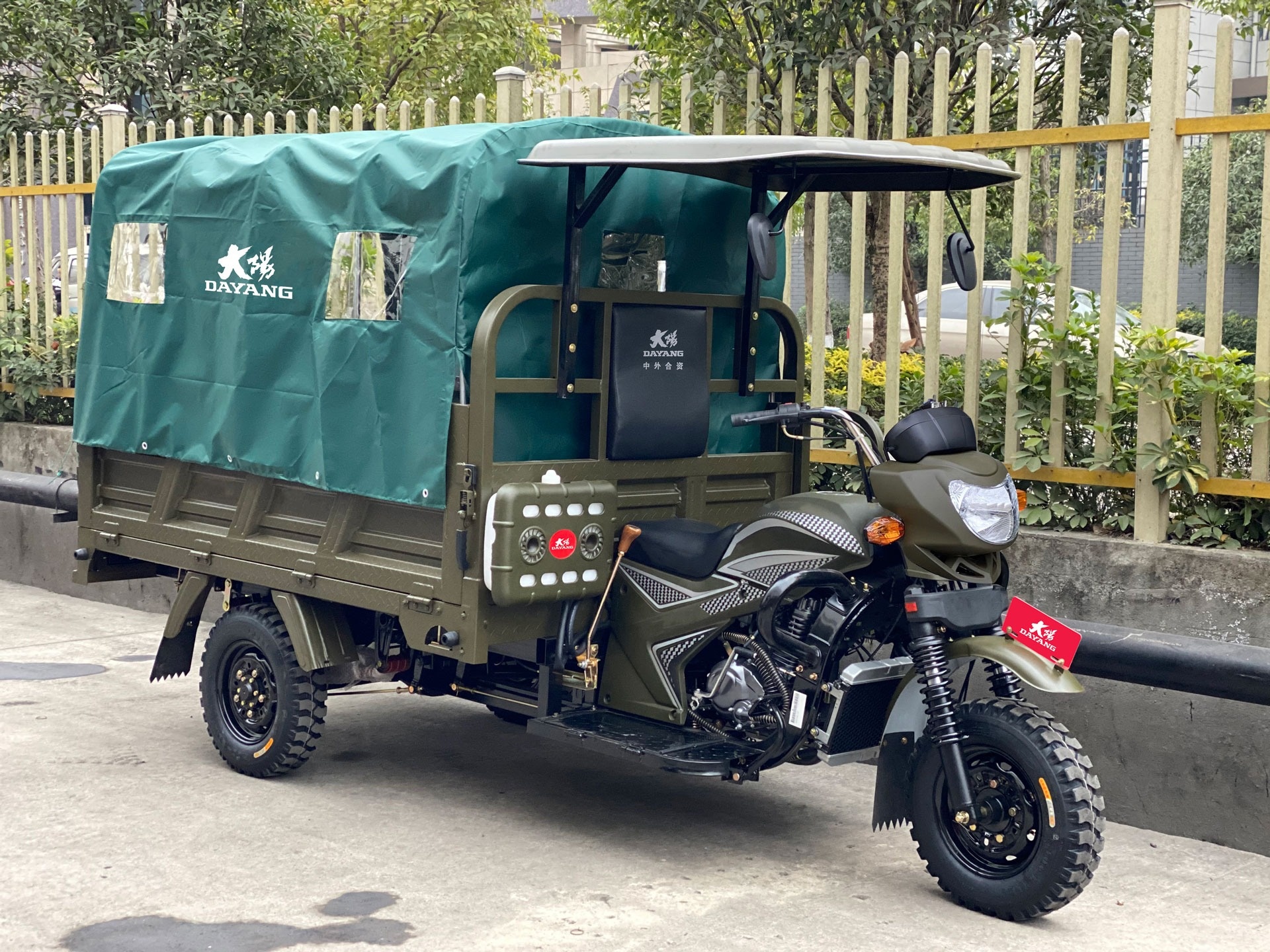 50*100 Chassis Three Wheel Motorcycle for Heavy-Duty Cargo Transportation