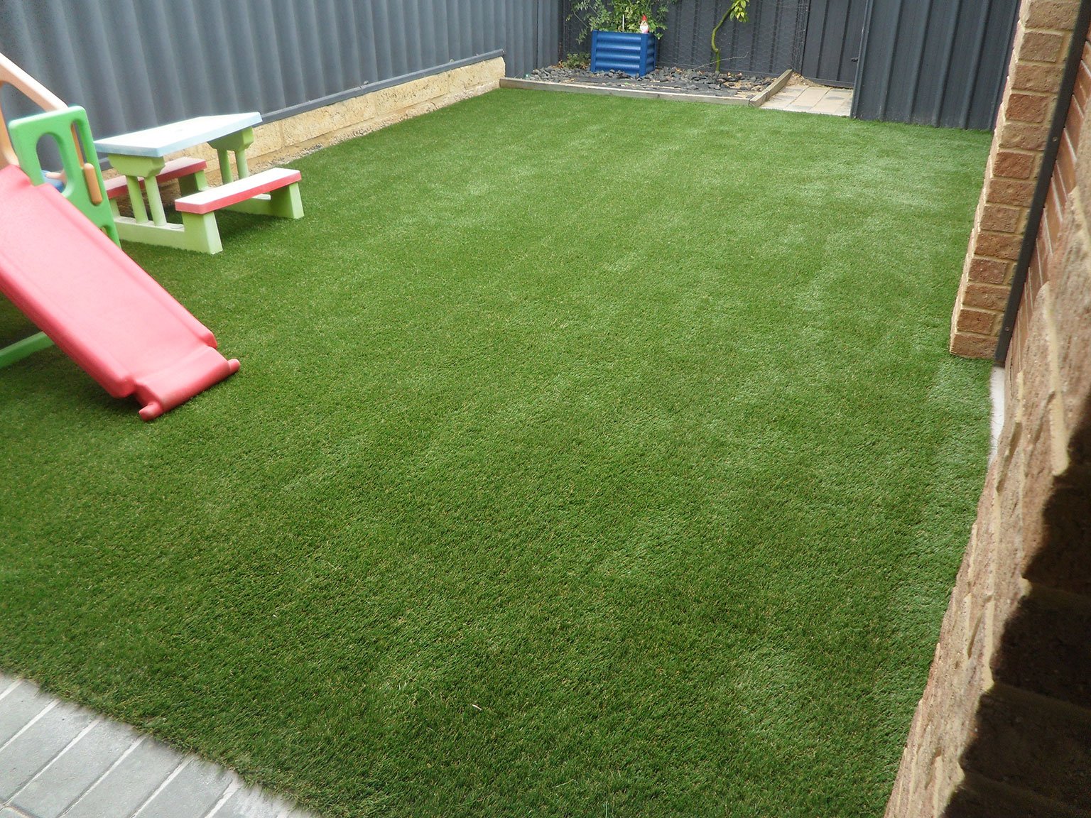 Outdoor Indoor Grass Mat Wall Covering U Shape PE PP Quick Drainage Fire Proof