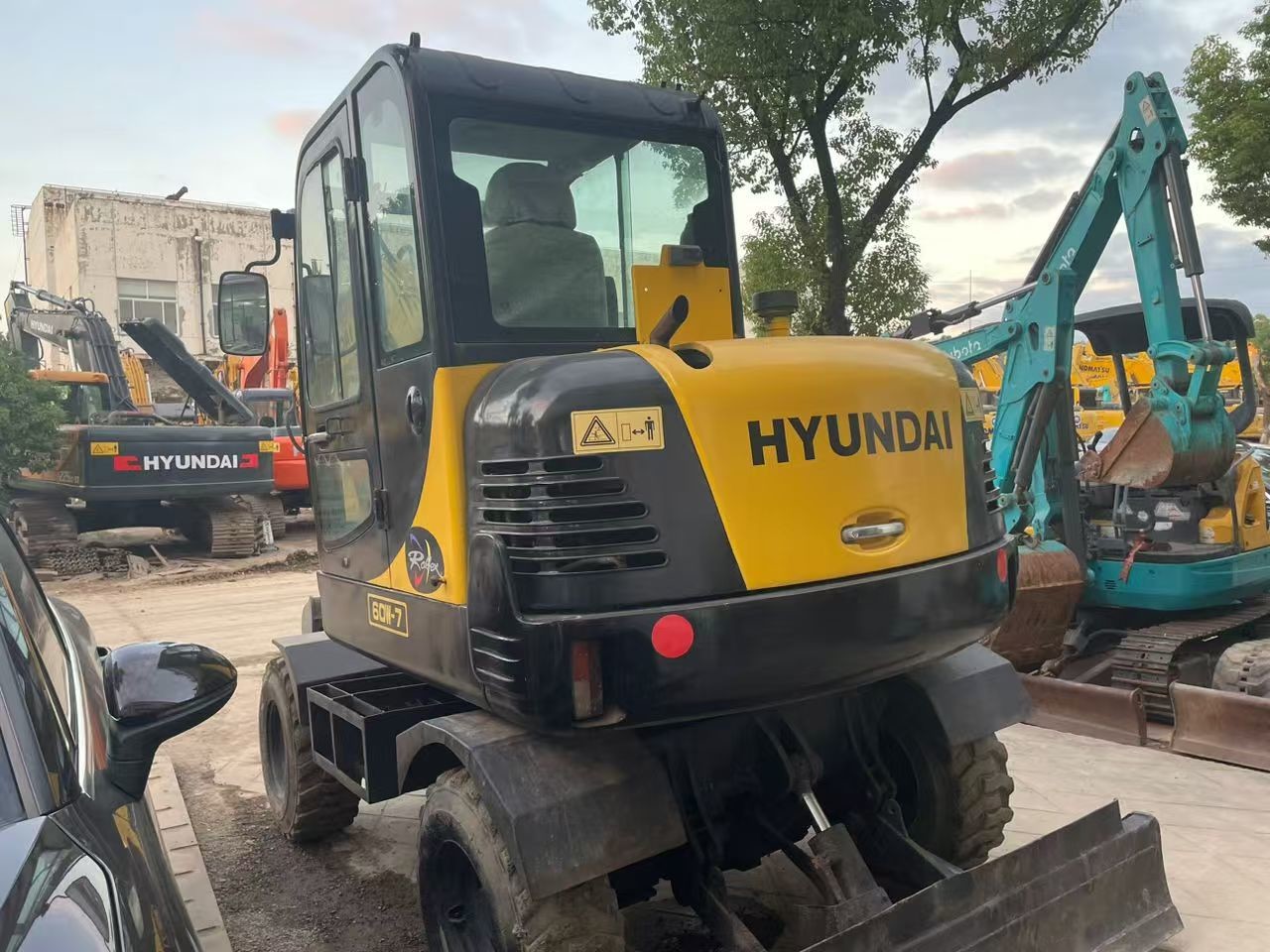 Used R60W-7 Mini Hyundai Wheeled Excavator Stable And High Efficiency