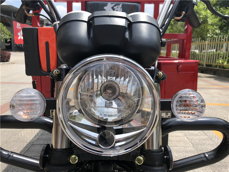 250cc Cargo Tricycle Three Wheels Motorcycle with Tyre 5.00-12 and Open Body Type