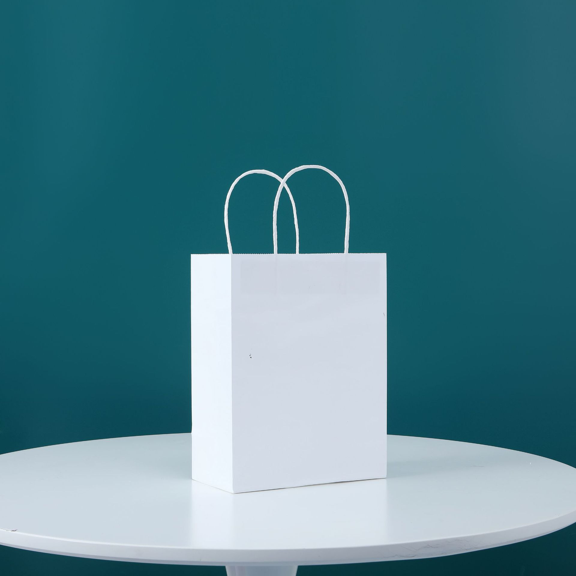 Twisted Handle Custom Printed Kraft Paper Bags 15*21*8cm 21*27*11cm 26*32*12cm