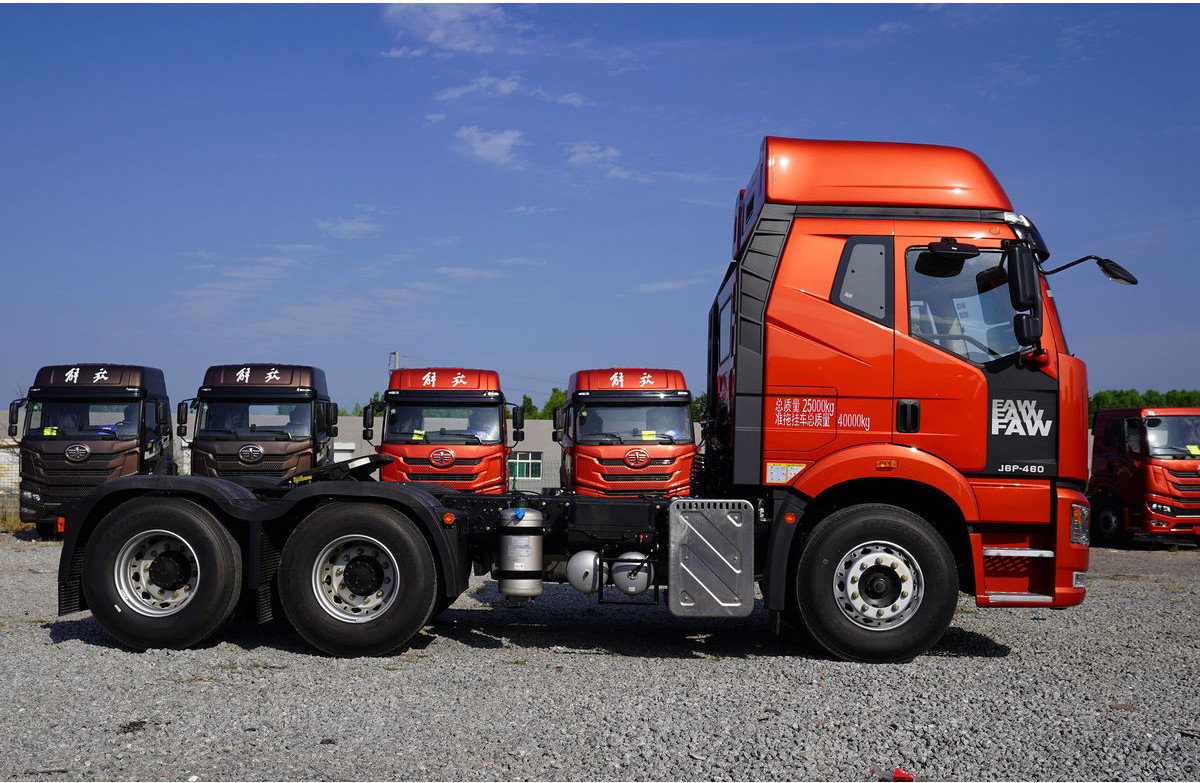 High Performance Used Tractor FAW J6P 6x4 40 Tons Load Heavy Duty Operations