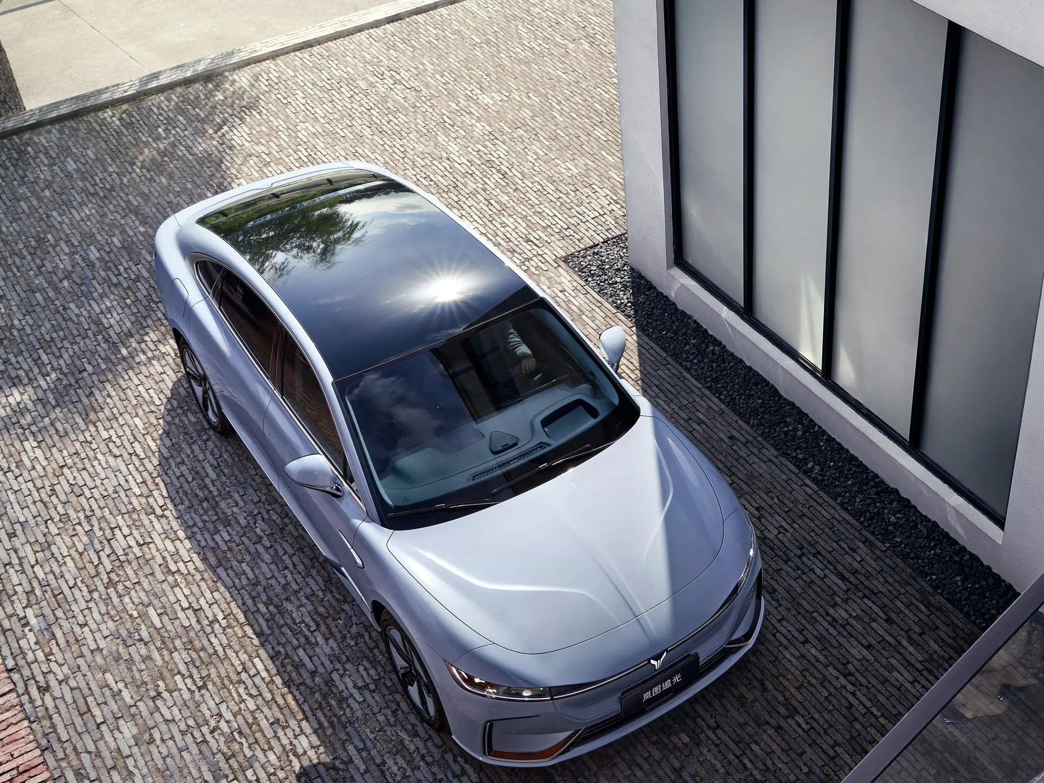 2024 Voyah Zhuiguang Electric Sedan EV Vehicle with Ternary Lithium Battery and 5-Door 5-Seat Body Structure