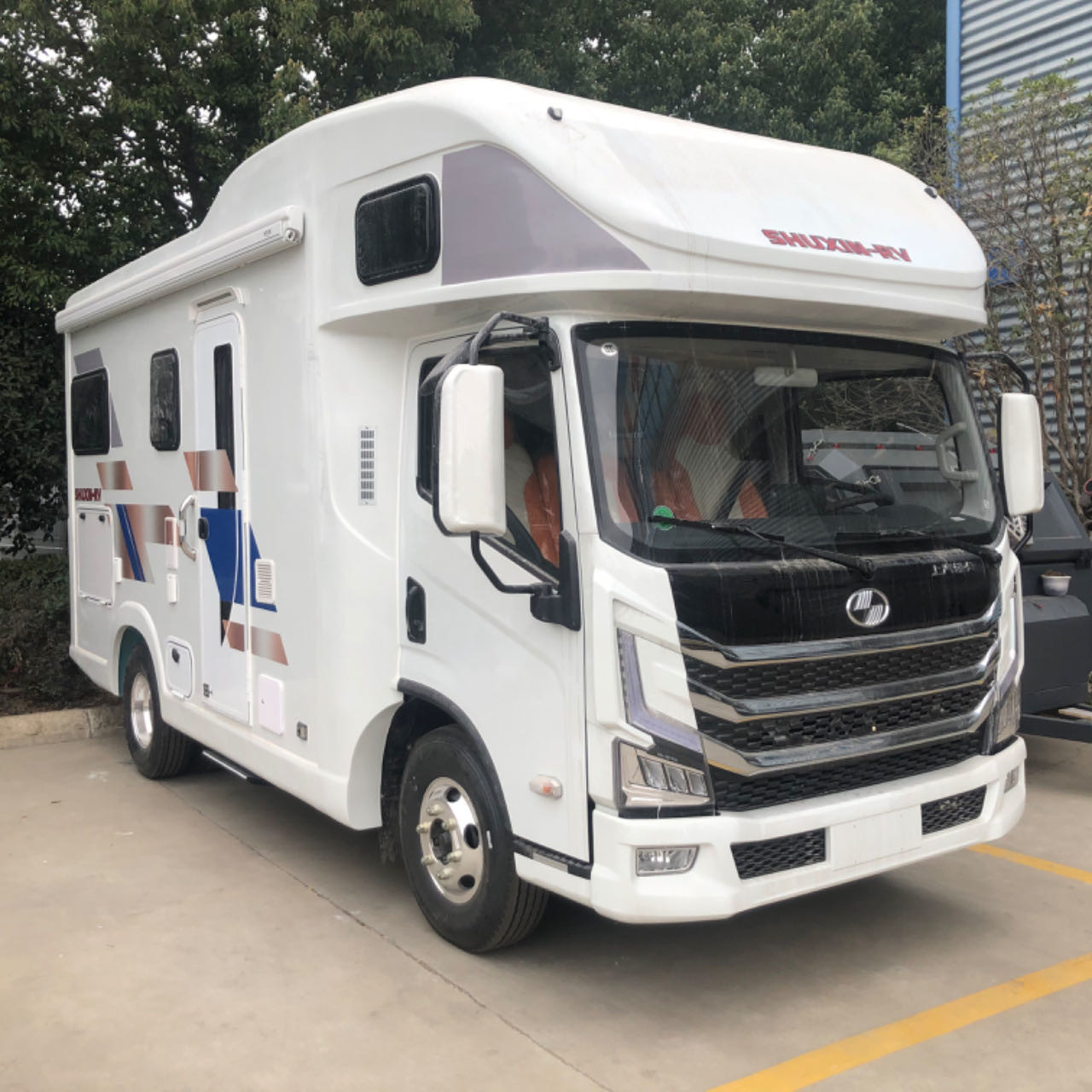 Yuejin Foton Outdoor Camper Van Automatic Transmission 4*2 Motorhome RV Caravan
