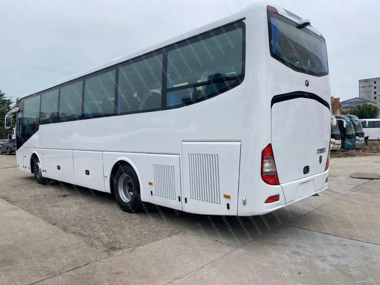 50 Seaters Left Hand Drive Buses and Rhd Passenger Coach Bus with Deisel Fuel Type