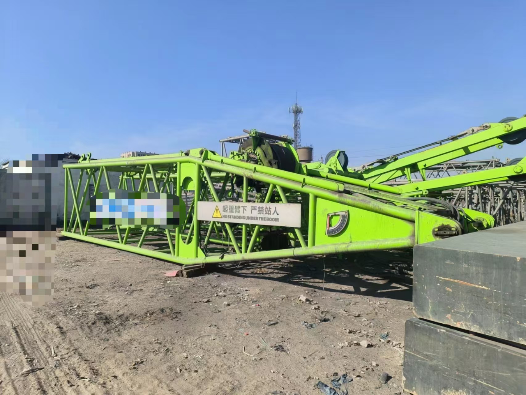 300 Ton Lattice Boom Crane with 132t Maximum Lifting Weight Safe Operation Energy and After-sales Service