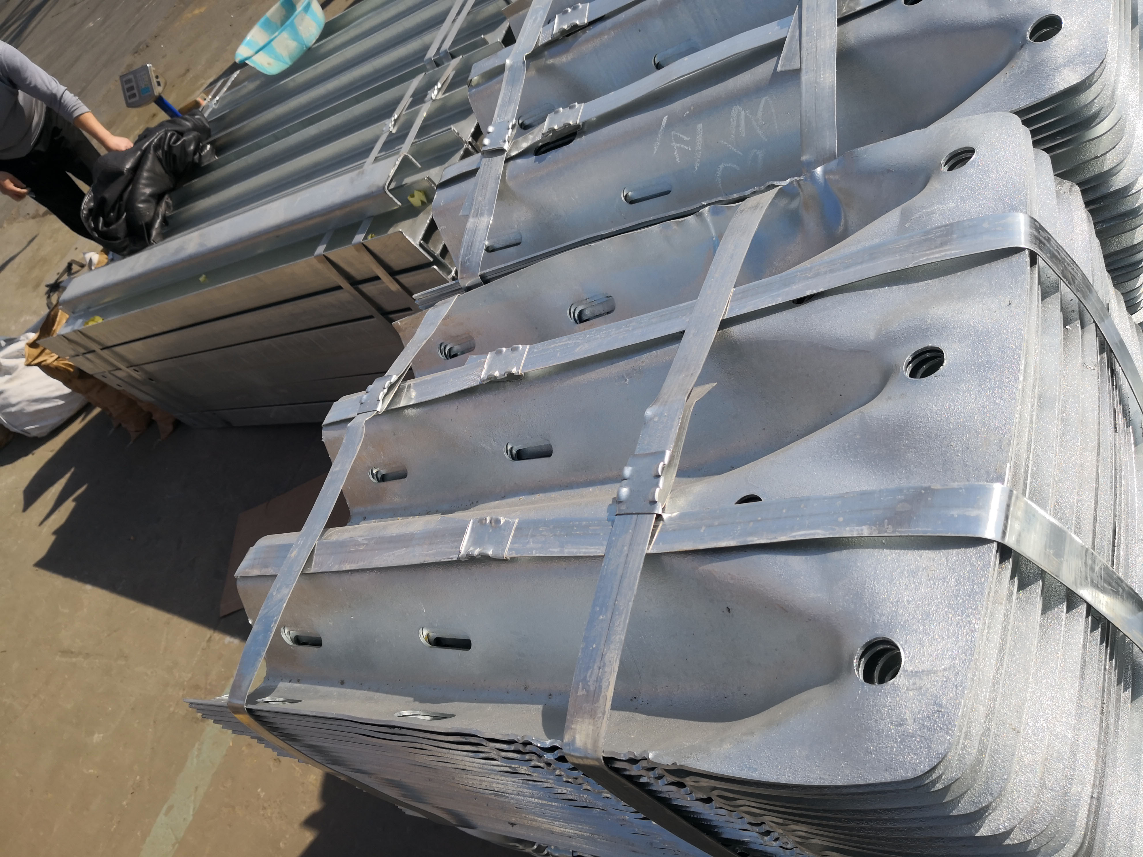 Road Safety Guardrail Bridge Terminal End Hot Dip Galvanized Construction Customized
