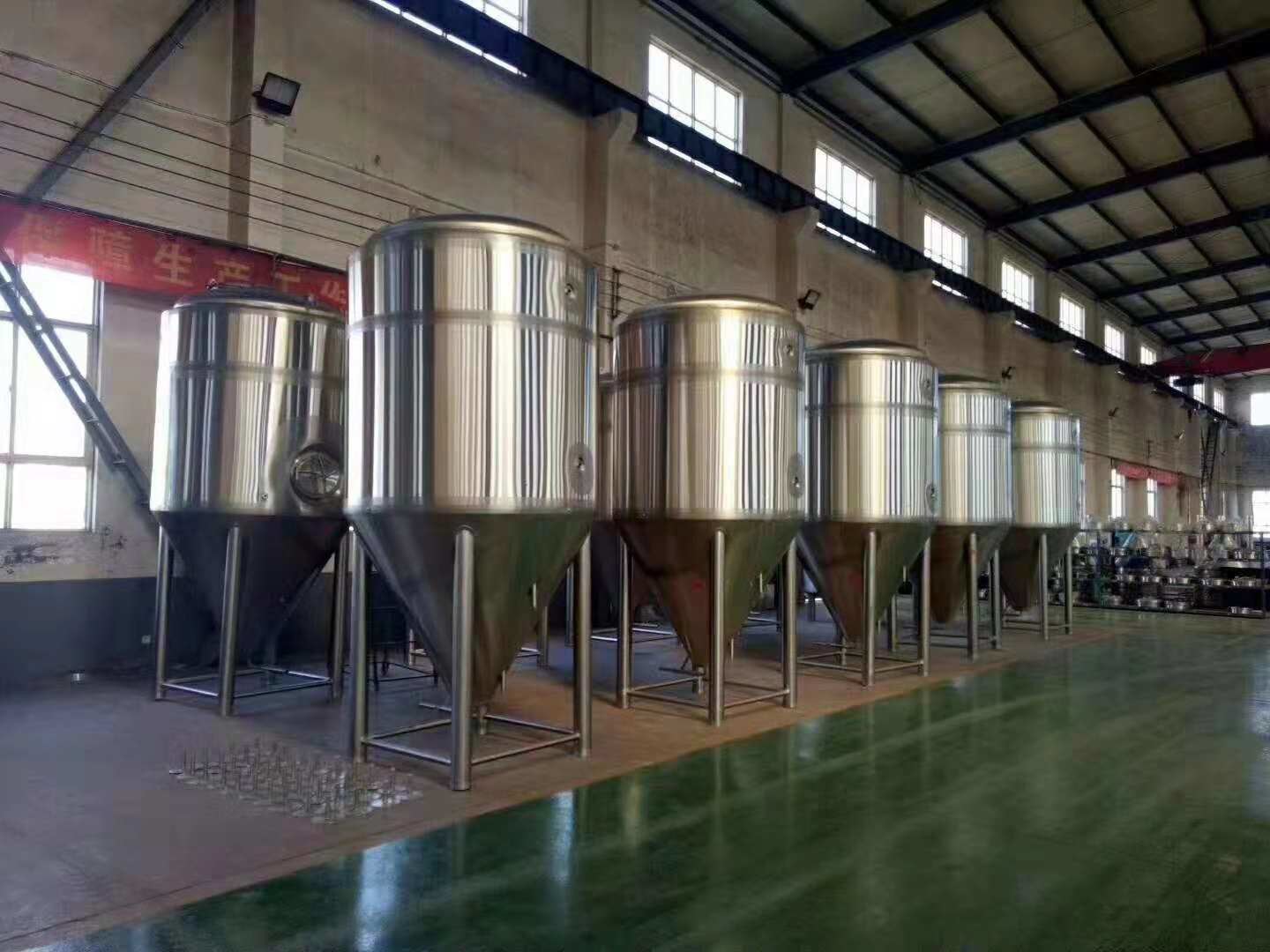 2000L Large Scale Brewing Equipment 304 Sanitary Pumps With VFD Controls