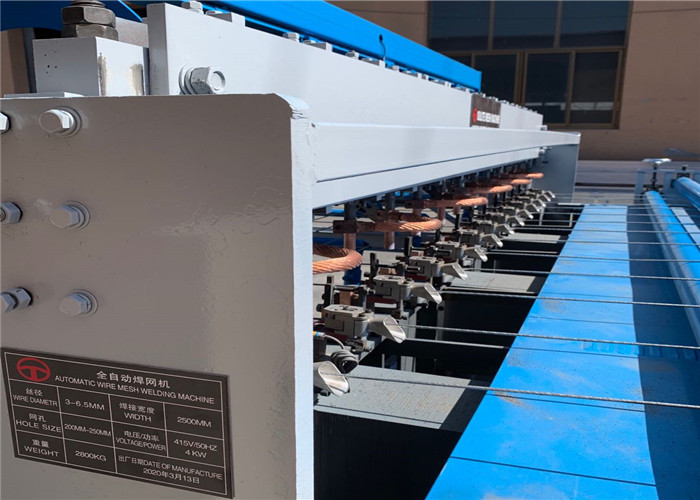 Economical Type Industrial Wire Mesh Welding Machine For Panel And Roll Fence