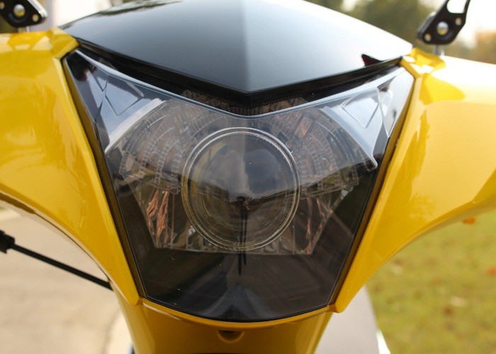 gas motor scooter 125cc 150cc GY6 engine 152QMI 157QMJ alloy wheel white and yellow plastic body