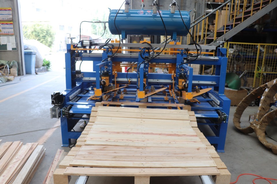 Wood Block Pallet Automatic Nailing Machine EPAL Pallet Feet Connection Nailer