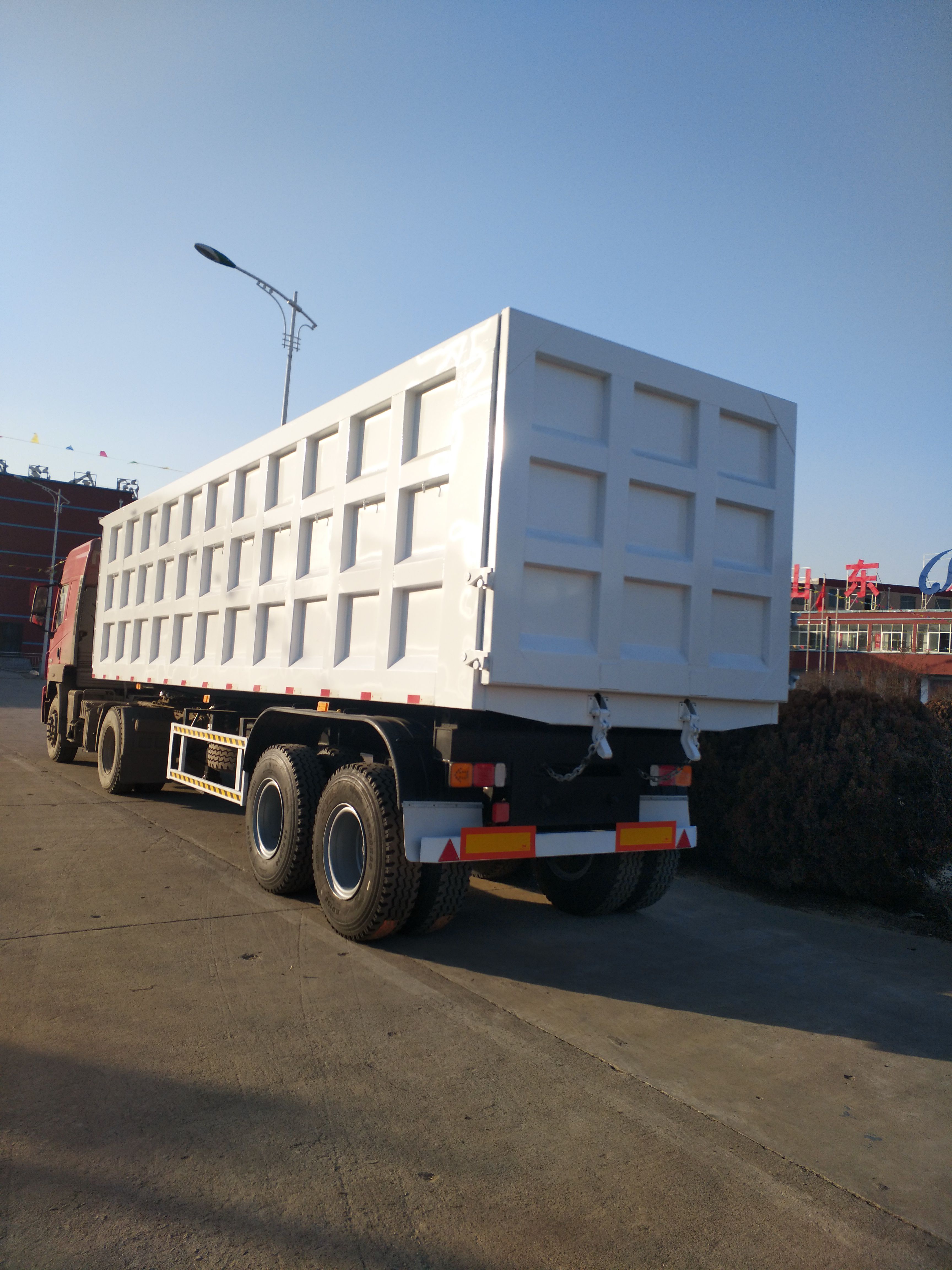 Truck Trailer 40 Cubic Meter Dump Tipper Semi Trailer with JOST or Yahua Landing Gear