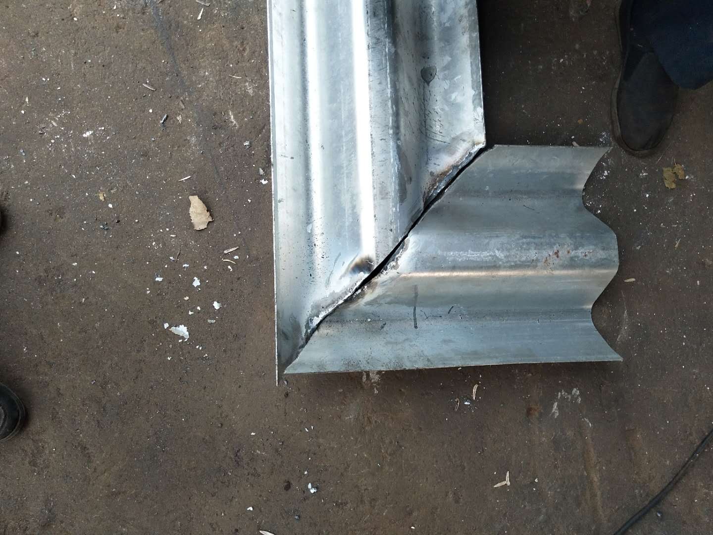 High Resistant W Beam Steel Safety Barrier Guard Rail with ISO9001 2000 Certification