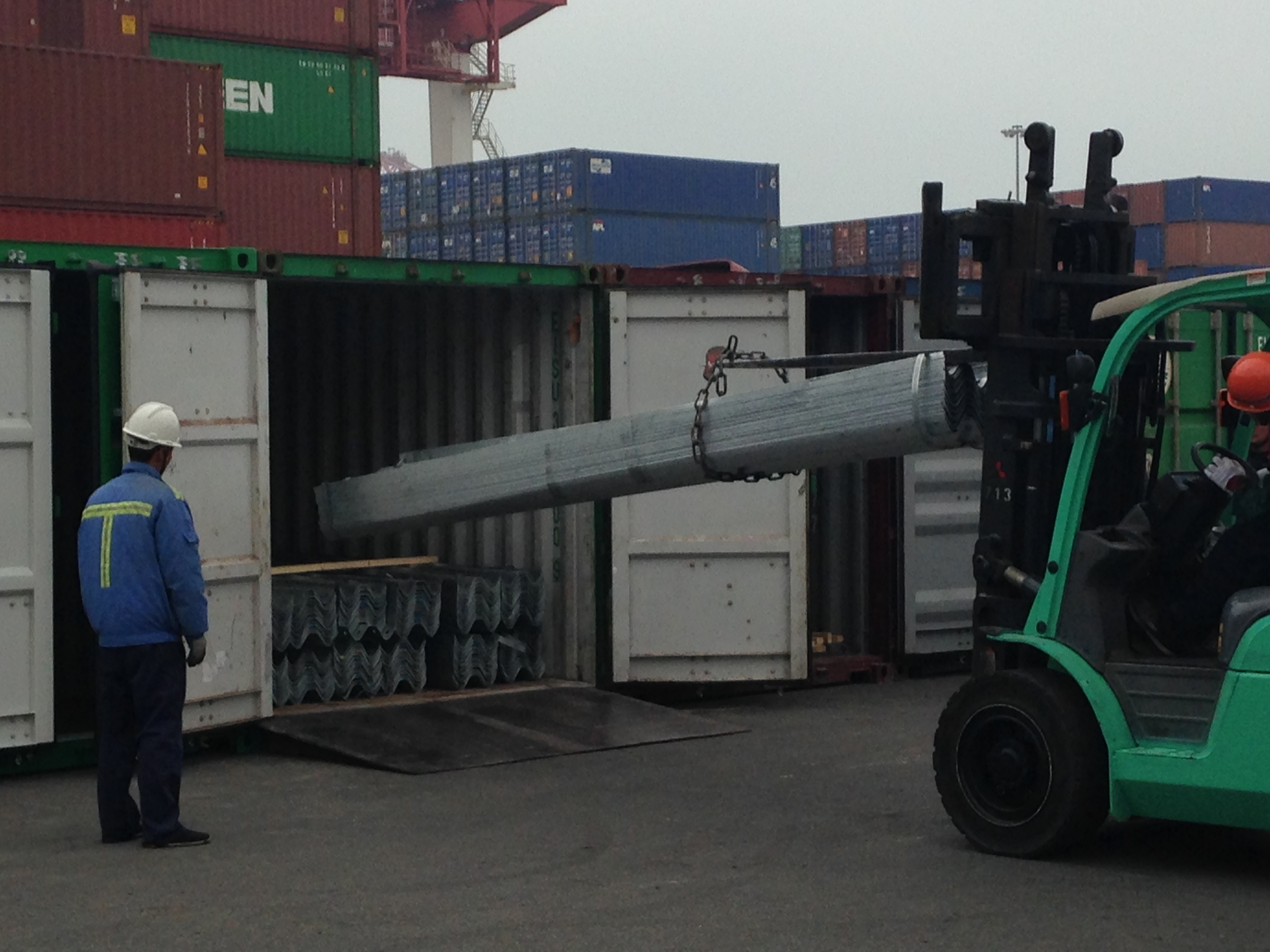 Hot Dipped Galvanized Steel Highway Guardrail Sigma Post with Straight Barrier Design