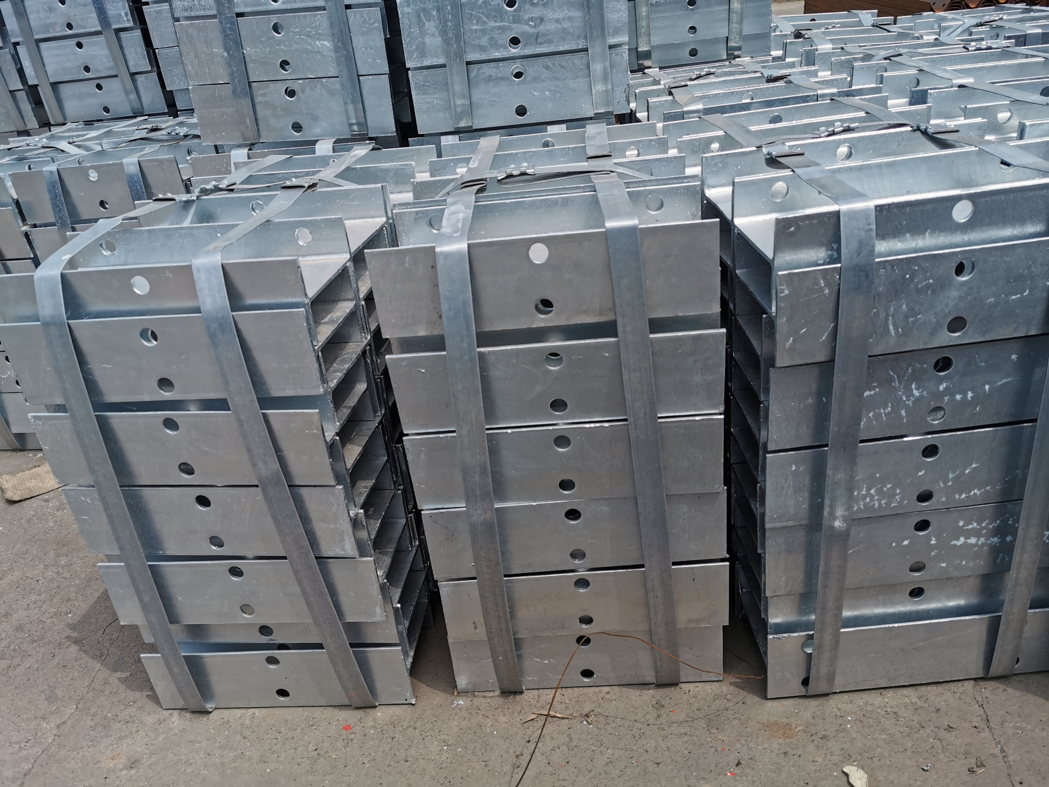 Hot Dipped Galvanized Steel Highway Guardrail H Spacer with ISO9001 2000 Certification