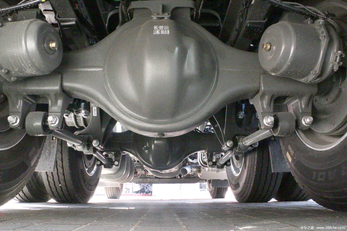Left Steering Sinotruk Special Vehicle Used Sinotruk HOWO MAX 6X4 530hp LNG Tractor