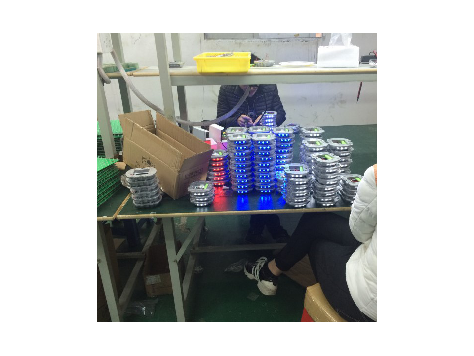 Road Safety Road Marking Aluminum Cat Eye Solar Road Stud for and Reflective Material