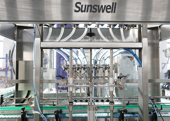 8 Nozzles Linear Mineral Water Filling Capping Machine UL Certification
