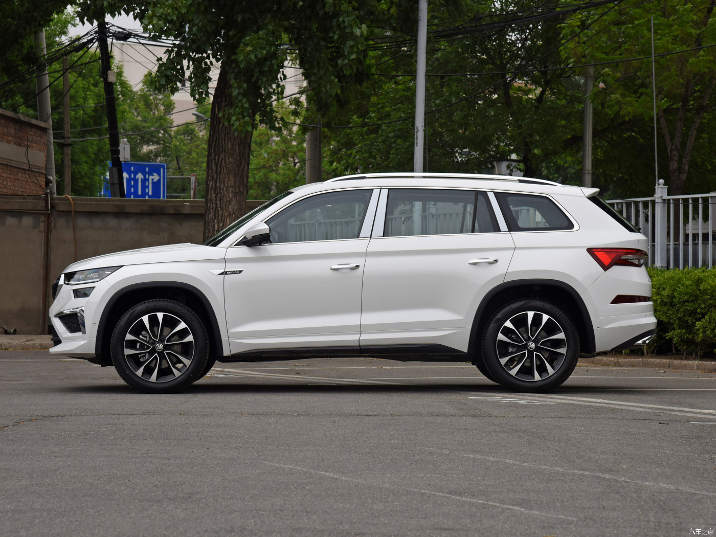 Front Window Electric One Key Lifting Skoda Kodiaq Gasoline 2.0T 186HP L4 SUV The Most Comfortable Space for Mid-size Car