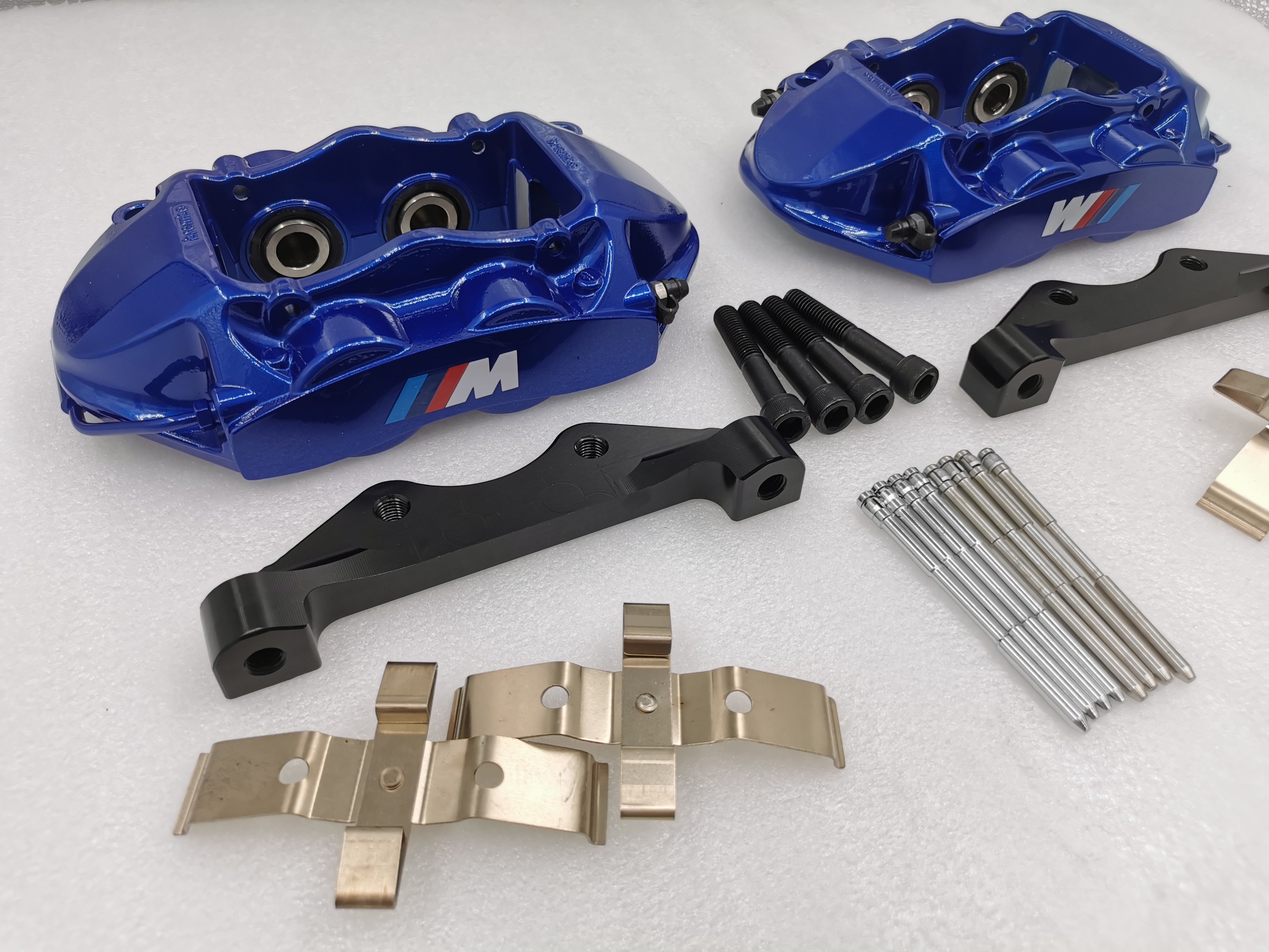 GT4 Auto Parts Blue 4 Pot Brake Caliper Black Adapter For Tesla