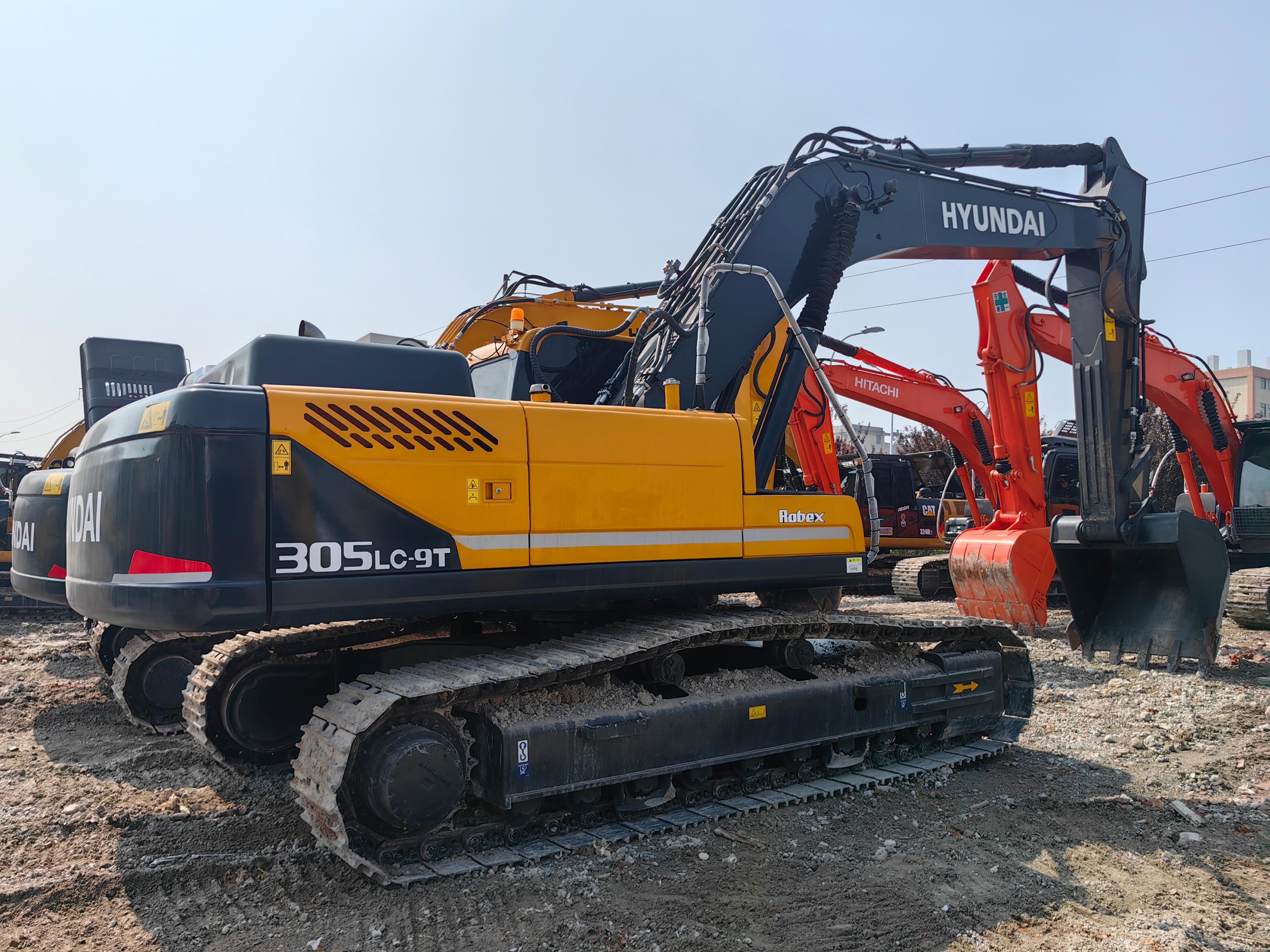 Heavy Equipment Used Hyundai Excavators 30Tons 305 With 1.45 M3 Bucket Capacity