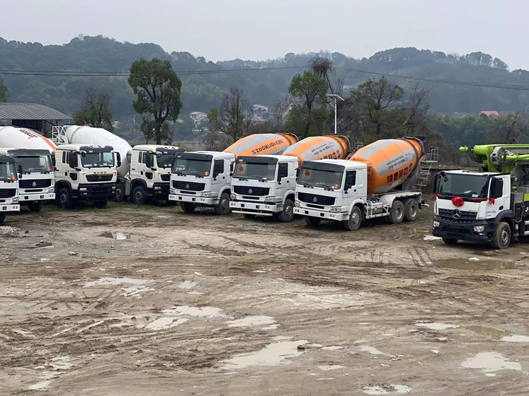 Good Condition Sinotruk 10 Cbm Concrete Mixer Truck Used