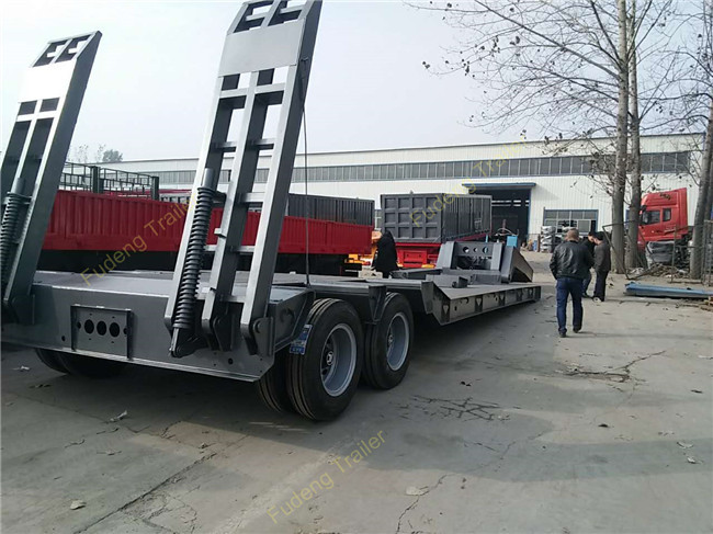 Tri Axle Steel Detachable Gooseneck Trailer For Heavy Equipment Transport