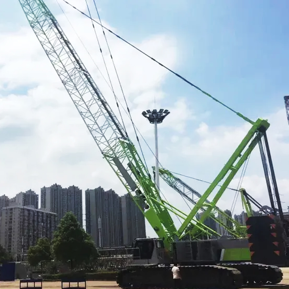 800 Ton Crawler Crane in Excellent Working Condition for Your Construction Needs