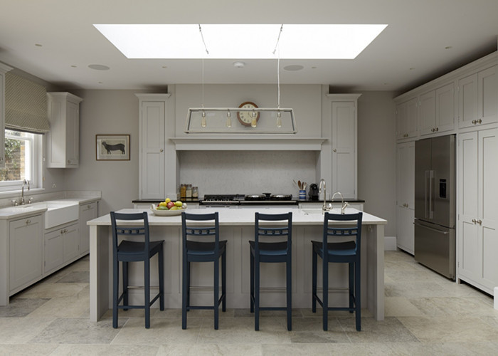 Apartment Solid Wood Kitchen Cabinets Traditional Design With Blum Soft Closing Hinges
