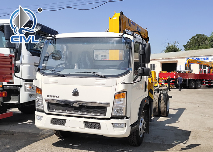 3.2 Tonne Crane Truck With 4x2 Light Truck Chassis Engine 130hp