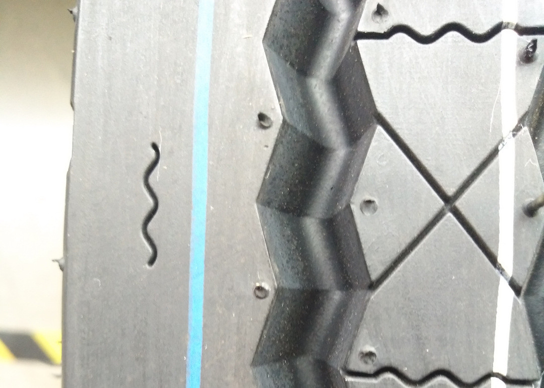 16 Inch Rim Steel Radial Tires Black Color Excellent Wear Resistance High Durability