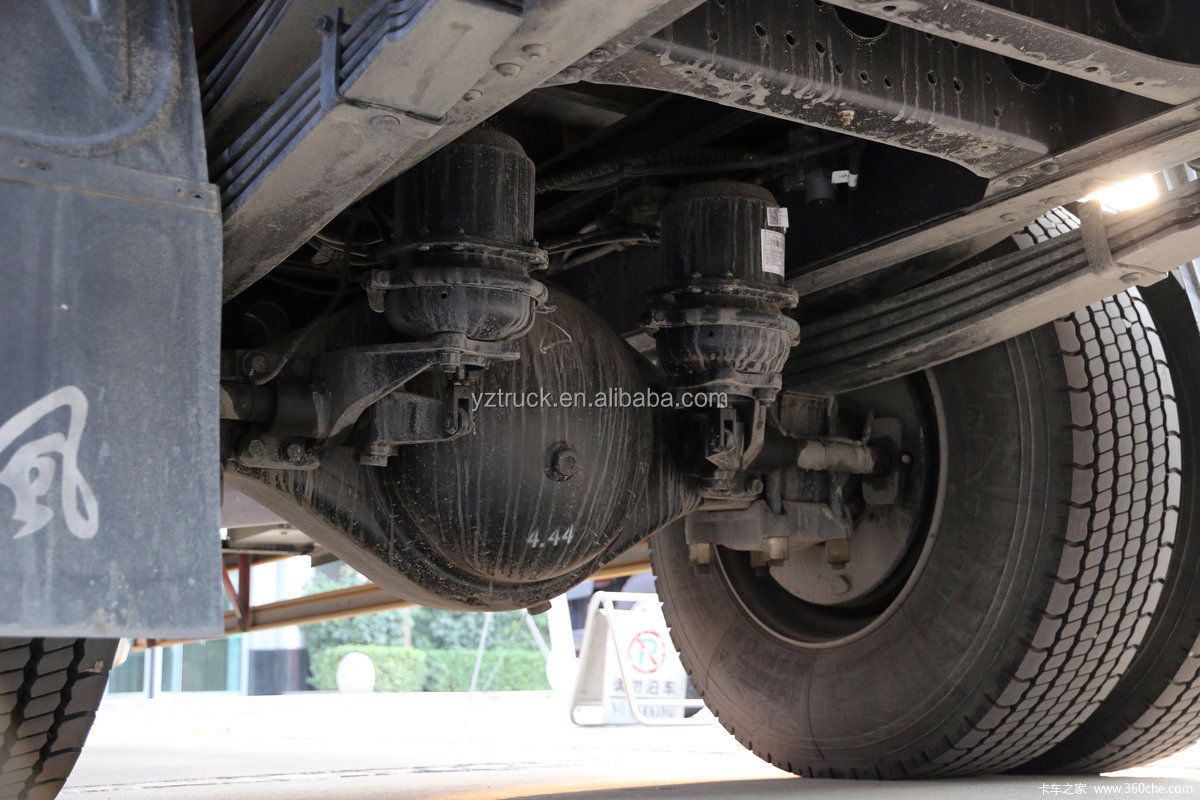 Dongfeng Cummins 245 Hp 4x2 Cargo Truck Van with 9 Forward Shift and Euro5 Emission