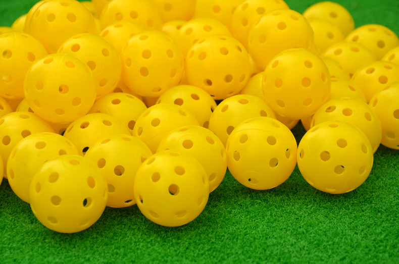 hollow practice golf ball ， hole hole plastic golf ball ， golf ball , golf balls , golf practice ball