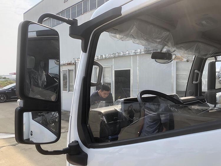Dongfeng 6000kg Electric Cargo Truck with 350km Endurance Mileage and Pneumatic Brake