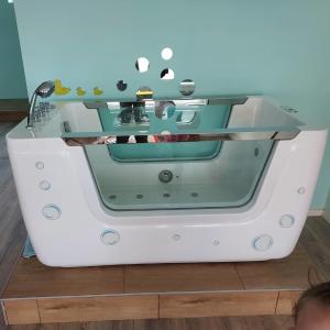 Quality 1480mm Small Size Jacuzzi Whirlpool Bathtub For Babies Spa Freestanding wholesale