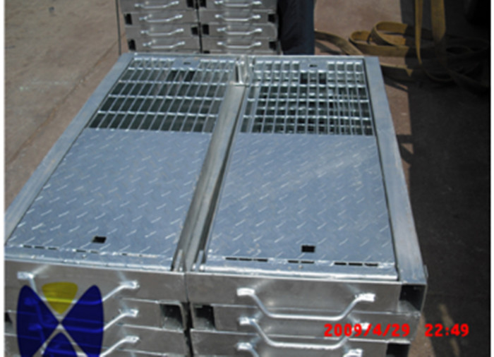 Hot Dip Galvanized Pig Farm Equipment Iron / Steel Farm Gates Anti Corrosion