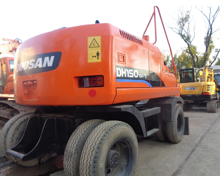 Used Doosan DH150W-7 Wheel Excavator in Dubai with 0.57m³ Bucket
