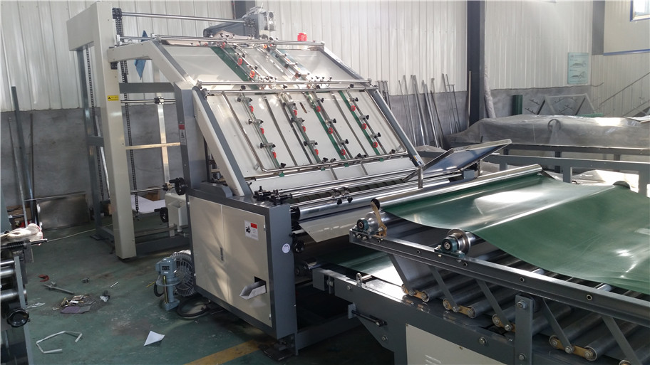 1300mm Semi Automatic Flute Laminator Machine ±1mm Laminating Precision