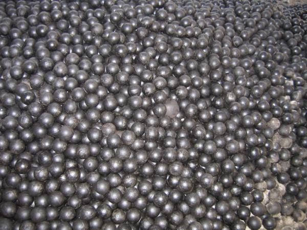 High Cr Grinding Media Cast Steel Balls With Cylpebs HRC58-65 DF024