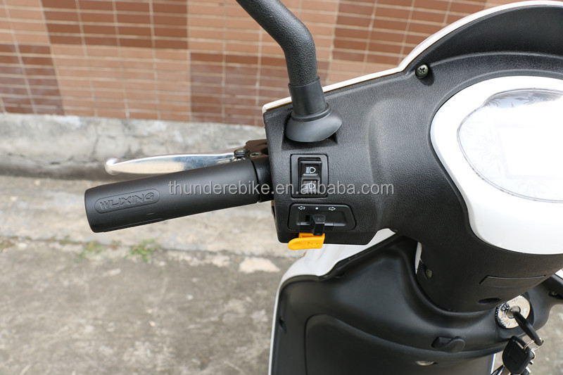 Italy Best Seller 48V 500W Electric Scooter Pedal Assist 60km Range per Charge 18 Inch Tire 48V 20ah Bluetooth Sensor Disk