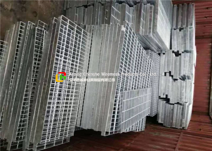 T1 / T2 Steel Stair Treads Grating Wear - Resistant Preventing Dirt Deposition