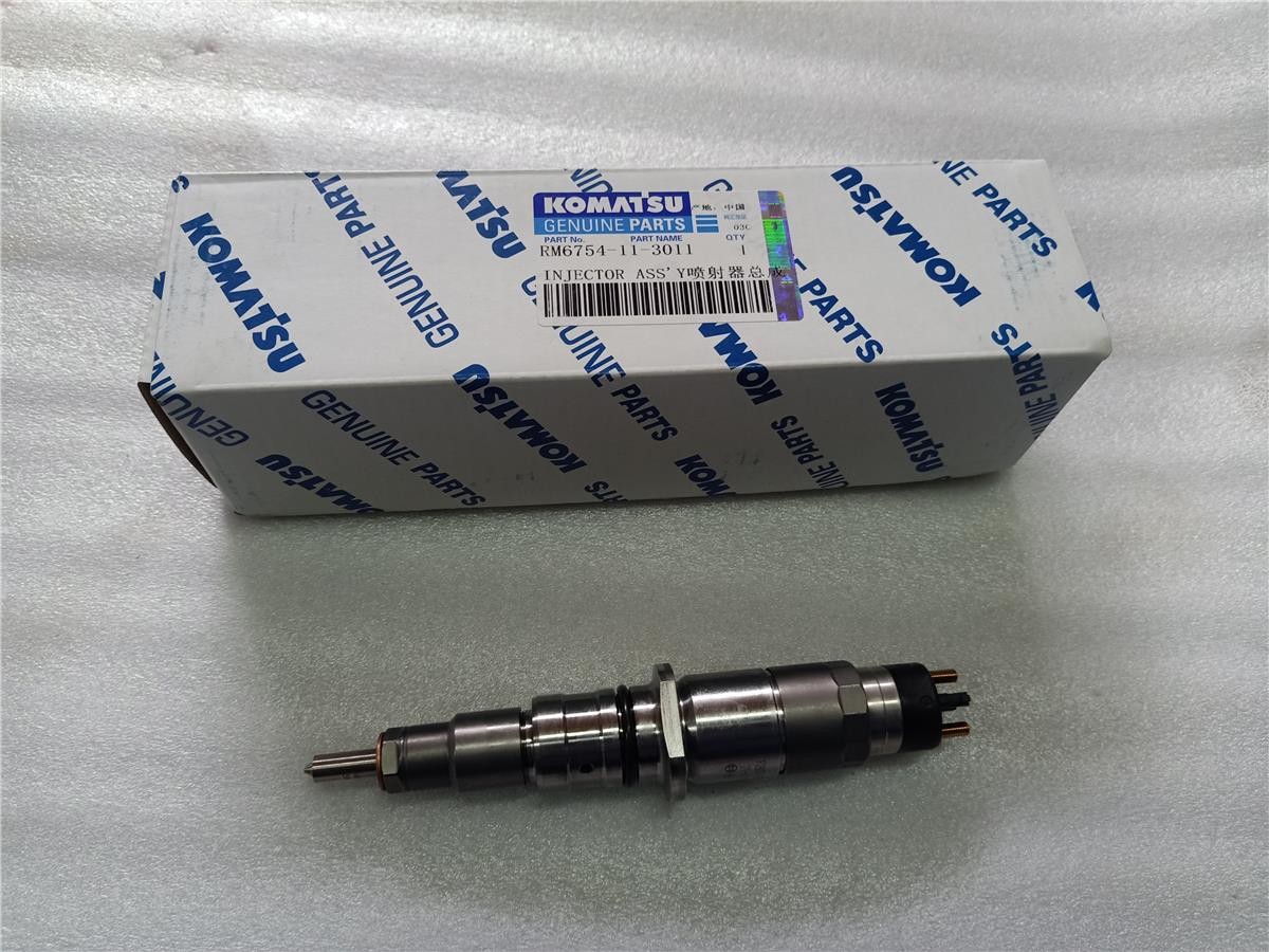 Common Rail Diesel Engine Fuel Injector 6754-11-3010 For PC200-8 PC220-8MO