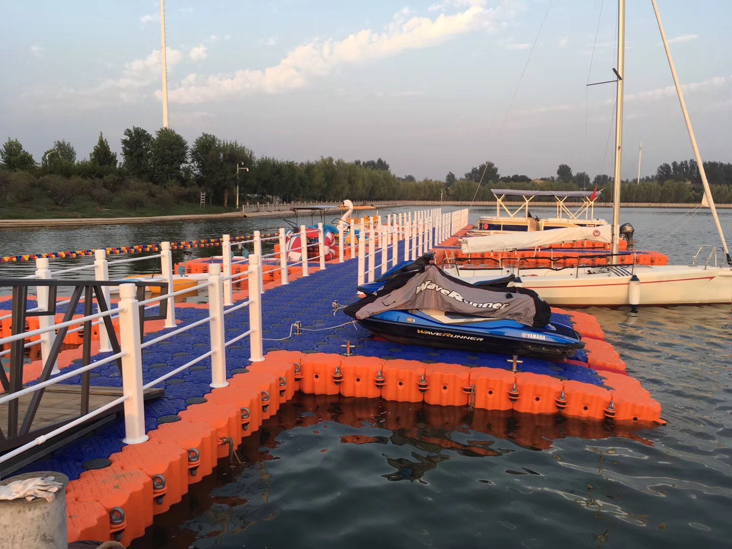 Stable Low Maintenance Black Rectangular Plastic Pontoon